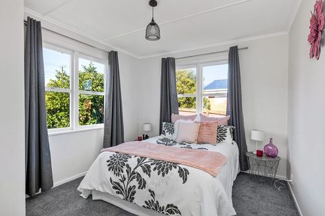 Photo of property in 65 Farquhar Road, Glendene, Auckland, 0602