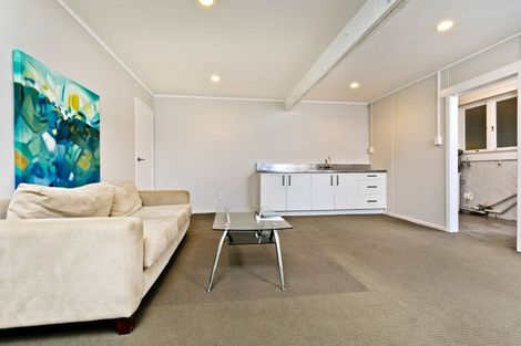 Photo of property in 123 Millbrook Road, Sunnyvale, Auckland, 0612