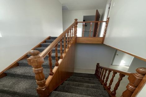 Photo of property in 34 Kingsclere Place, Goodwood Heights, Auckland, 2105