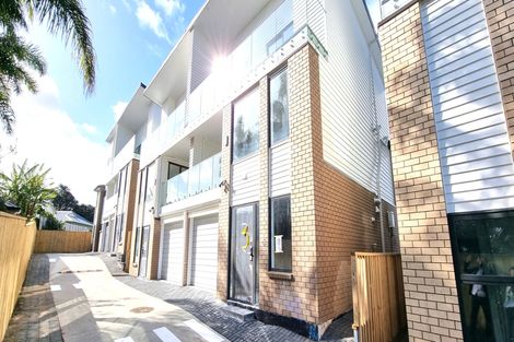 Photo of property in 2b Glenvil Lane, Te Atatu Peninsula, Auckland, 0610