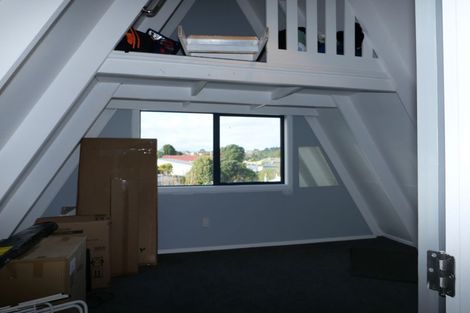 Photo of property in 9 Toporoa View, Ascot Park, Porirua, 5024