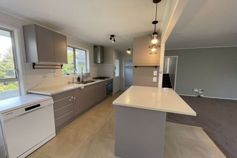 Photo of property in 16 West Glade Crescent, Birkenhead, Auckland, 0626