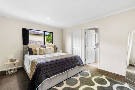 Photo of property in 22 Gordon Stanley Drive, Massey, Auckland, 0614