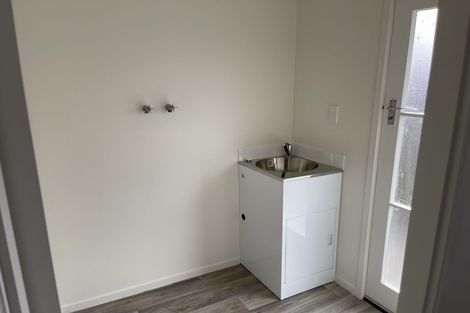 Photo of property in 24 Walton Street, Red Beach, 0932