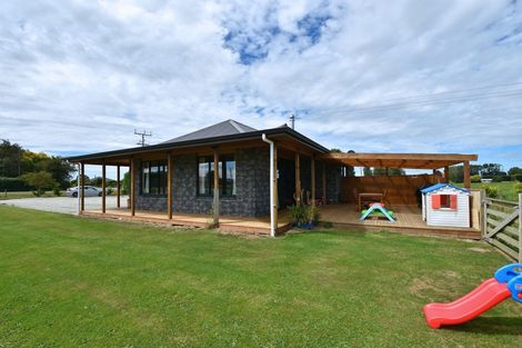 Photo of property in 176 Seaward Road, Edendale, 9825