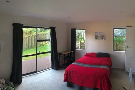 Photo of property in 29 Deverell Place, Northcross, Auckland, 0632