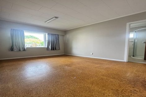 Photo of property in 25 Ellesmere Crescent, Pakuranga Heights, Auckland, 2010