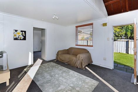 Photo of property in 154 Wainoni Road, Avondale, Christchurch, 8061