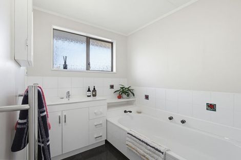 Photo of property in 4 Dove Place, Westbrook, Palmerston North, 4412