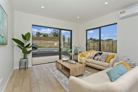 Photo of property in 18 Surf View Crescent, Red Beach, 0932