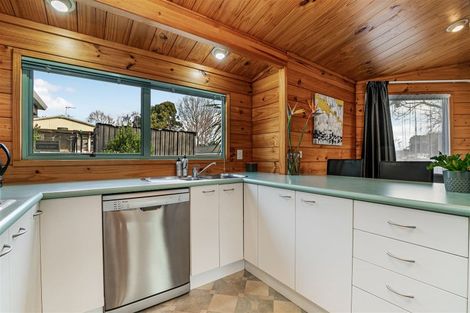 Photo of property in 2/111 Beach Road, Castor Bay, Auckland, 0620