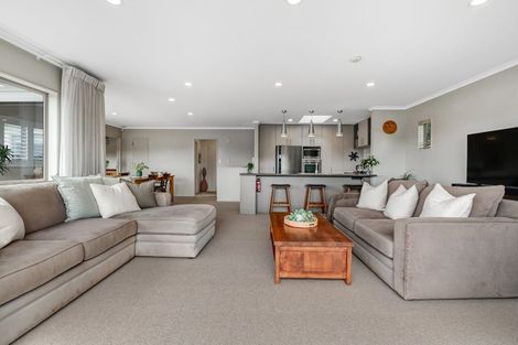 Photo of property in 31a Ocean View Road, Hatfields Beach, Orewa, 0931
