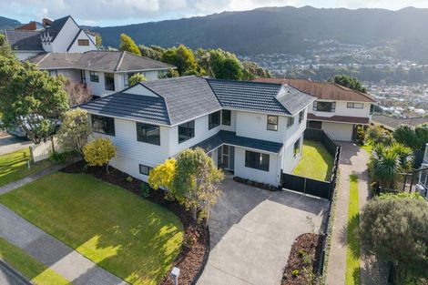 Photo of property in 60 Woodman Drive, Tawa, Wellington, 5028