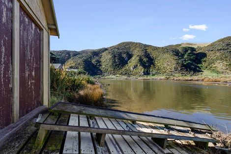 Photo of property in 6 Estuary Street, Makara Beach, Karori, 6972