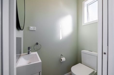 Photo of property in 5 Perrin Place, Kelvin Grove, Palmerston North, 4414