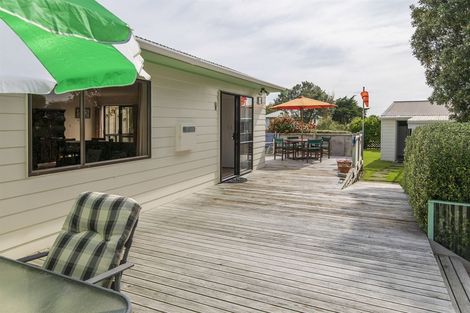 Photo of property in 2 Sand Dune Grove, Waikawa Beach, Levin, 5573