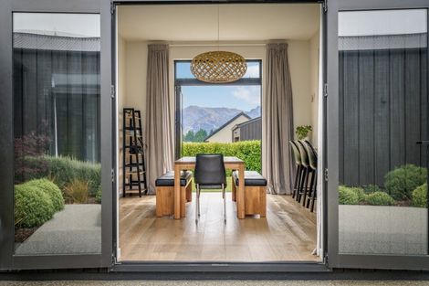 Photo of property in 3 Courthill Lane, Wanaka, 9305