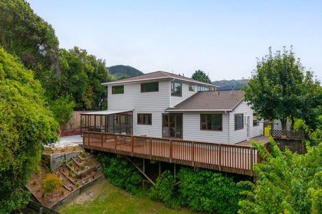Photo of property in 28 Greyfriars Crescent, Tawa, Wellington, 5028