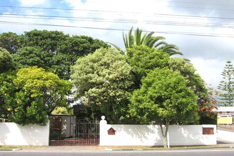 Photo of property in 2/100 Titirangi Road, New Lynn, Auckland, 0600