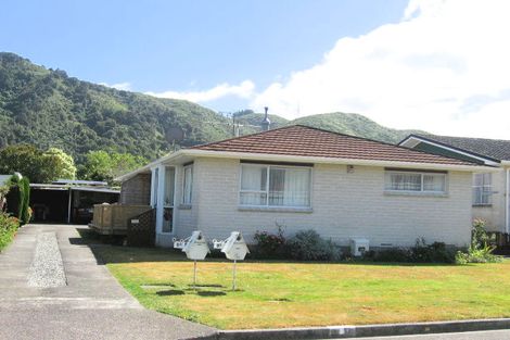Photo of property in 9b Haylock Grove, Totara Park, Upper Hutt, 5018