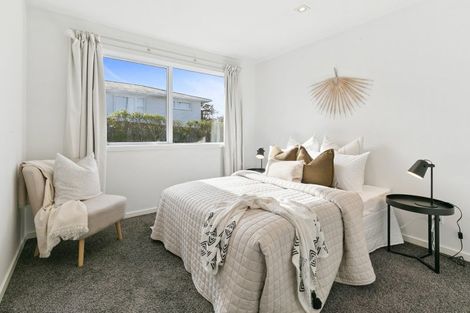 Photo of property in 11a Pinkerton Grove, Newlands, Wellington, 6037