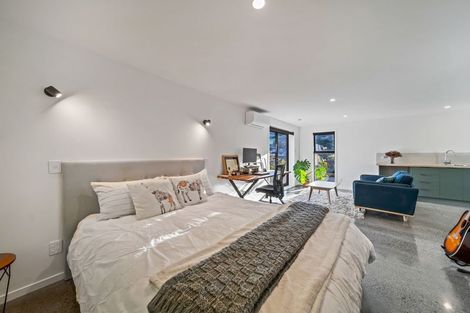 Photo of property in 5 Cornwall Road, Lyttelton, 8082