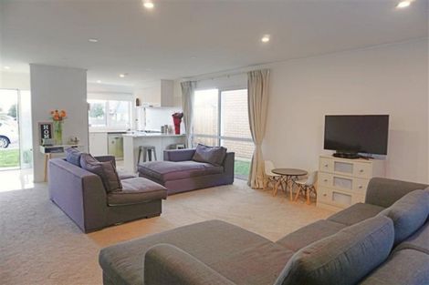 Photo of property in 8 Takahe Avenue, Takanini, 2112