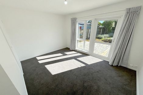 Photo of property in 5 Brookby Crescent, Avonhead, Christchurch, 8042