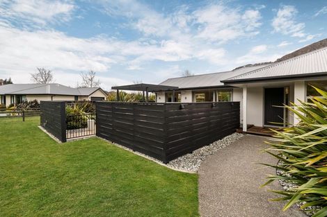 Photo of property in 6 Evening Star Road, Arthurs Point, Queenstown, 9371