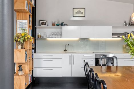 Photo of property in 66 Roxburgh Street, Mount Victoria, Wellington, 6011