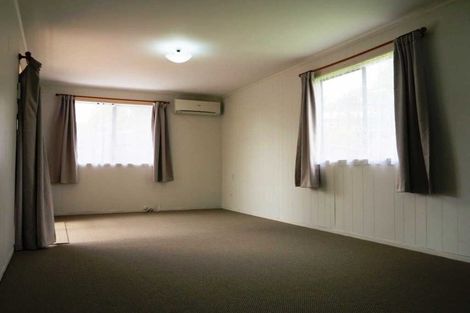Photo of property in 90 Sunvue Road, Glen Eden, Auckland, 0602