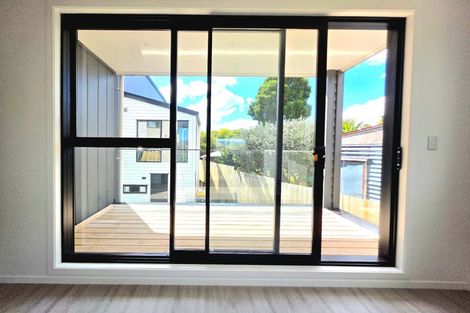 Photo of property in 4/128 Vodanovich Road, Te Atatu South, Auckland, 0610
