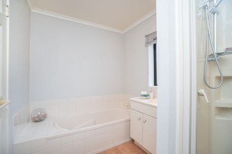 Photo of property in 143 Summerhill Drive, Fitzherbert, Palmerston North, 4410