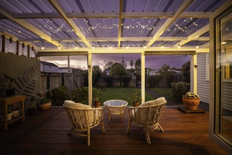 Photo of property in 15 Enderby Drive, Te Atatu Peninsula, Auckland, 0610