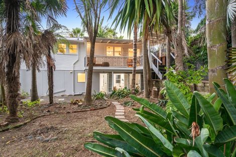 Photo of property in 42 Lauderdale Road, Birkdale, Auckland, 0626