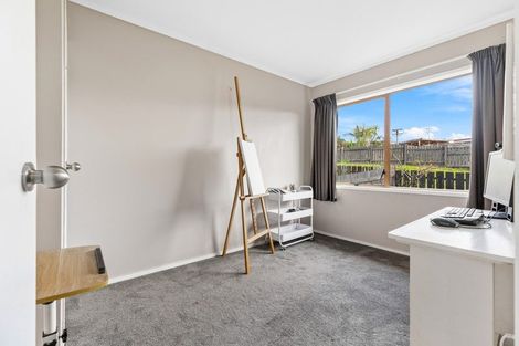 Photo of property in 2/2 Forsythe Place, Massey, Auckland, 0614