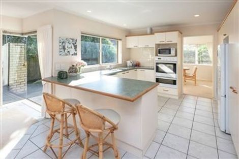 Photo of property in 16 Nad Place, East Tamaki Heights, Auckland, 2016