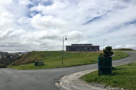 Photo of property in 9a Grumman Lane, Newlands, Wellington, 6037