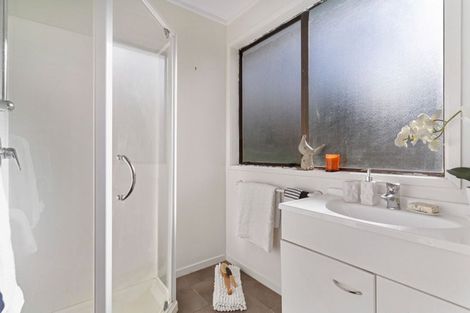 Photo of property in 16 St Catherine Crescent, West Harbour, Auckland, 0618