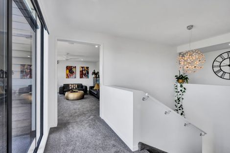 Photo of property in 15 Links Drive, Waiwhakaiho, New Plymouth, 4312