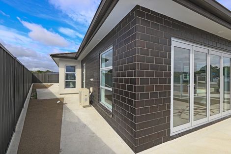 Photo of property in 6 George Yee Place, Taradale, 4112