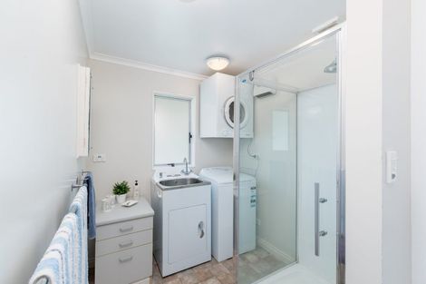 Photo of property in 5 Ardal Grove, Tirohanga, Lower Hutt, 5010