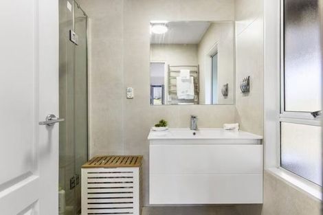 Photo of property in 22 Cairnbrae Court, Northcross, Auckland, 0632