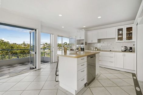 Photo of property in 23 Kiteroa Terrace, Rothesay Bay, Auckland, 0630