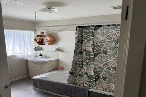Photo of property in 12 Trengove Place, West Harbour, Auckland, 0618