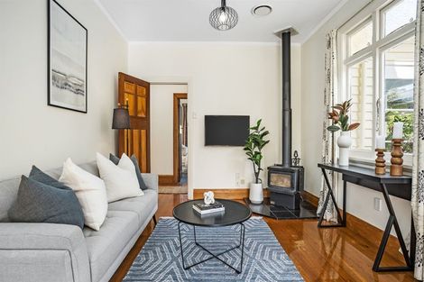 Photo of property in 57 Martin Avenue, Beckenham, Christchurch, 8023