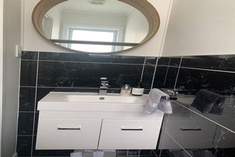 Photo of property in 1 Tamahere Drive, Glenfield, Auckland, 0629