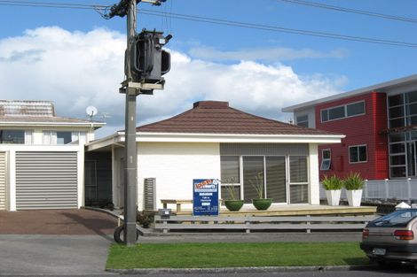 Photo of property in 28 Hamblyn Street, Strandon, New Plymouth, 4312