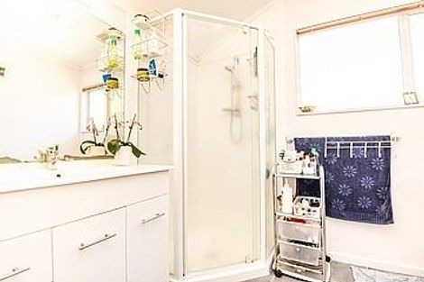 Photo of property in 20 Ordley Grove, Tawa, Wellington, 5028