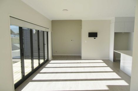 Photo of property in 10 Brumbie Way, Karaka, Papakura, 2113